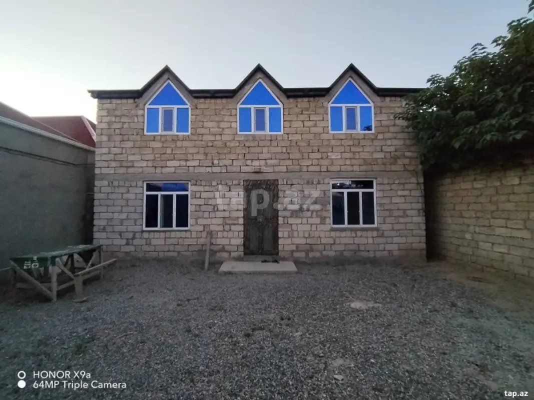 Satılır 5 otaqlı həyət evi 180 m²
