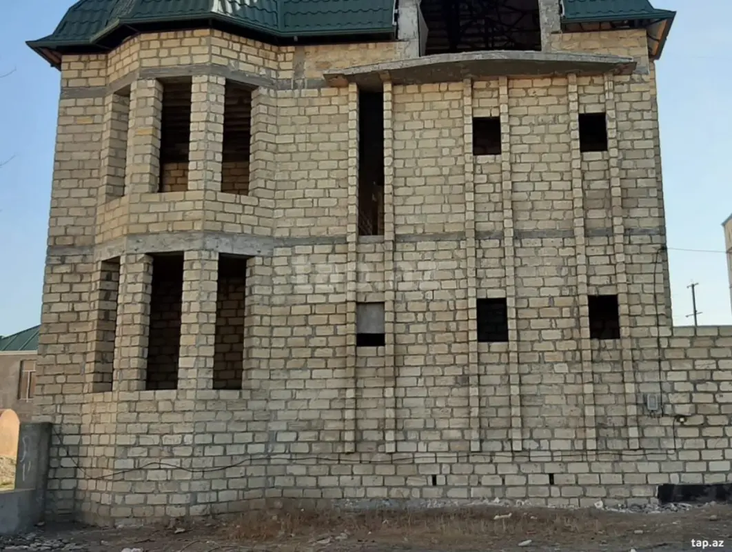 Satılır 9 otaqlı həyət evi 462 m²