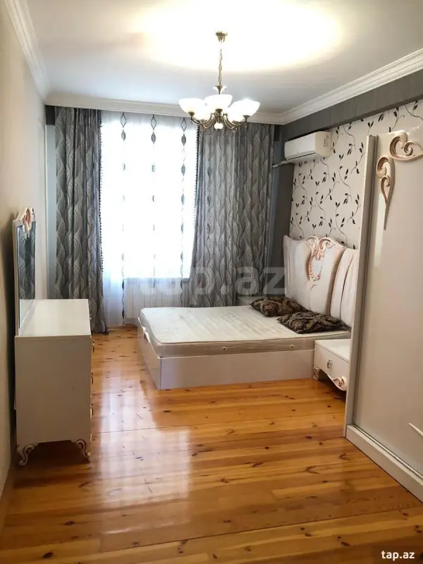 Kirayə verilir 3 otaqlı yeni tikili 130 m²