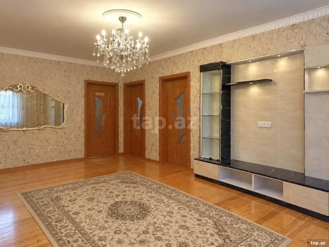 Satılır 7 otaqlı həyət evi 272 m²