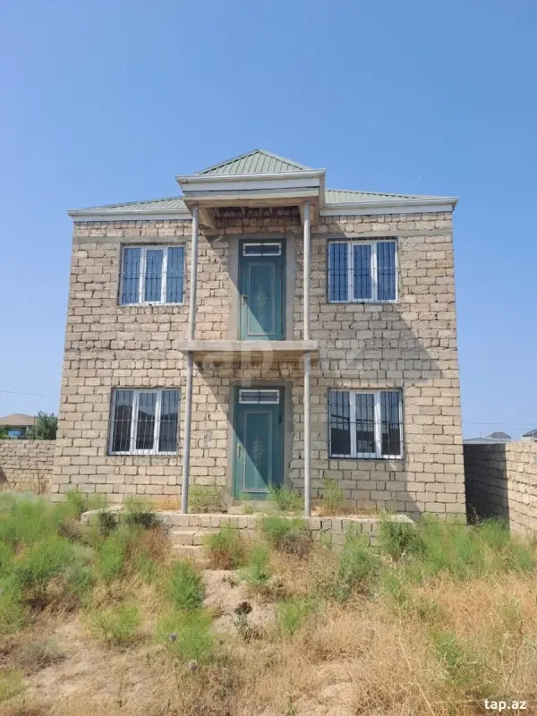 Satılır 8 otaqlı həyət evi 200 m²