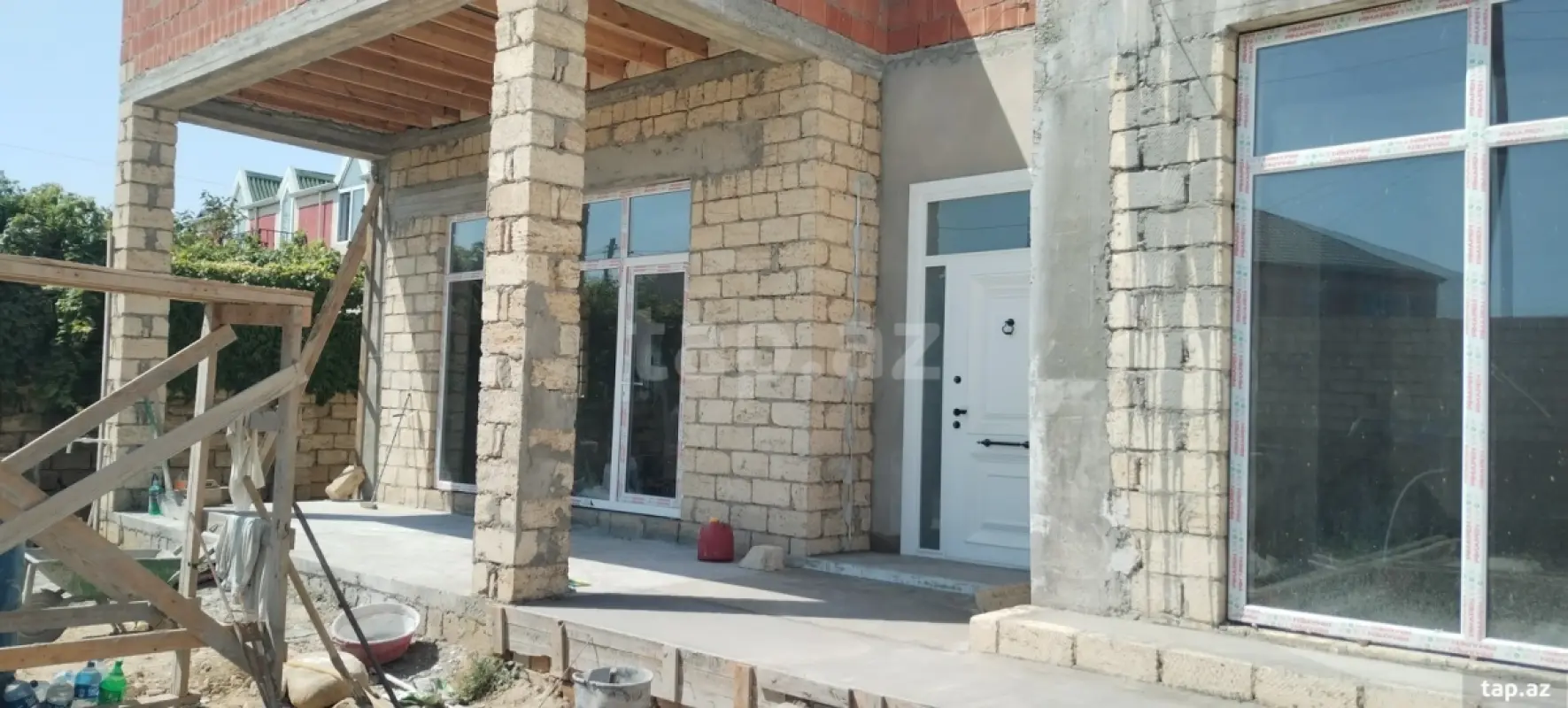 Satılır 6 otaqlı həyət evi 240 m²