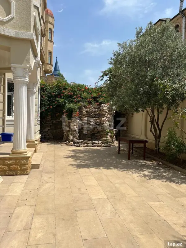 Kirayə verilir 10 otaqlı həyət evi 600 m²