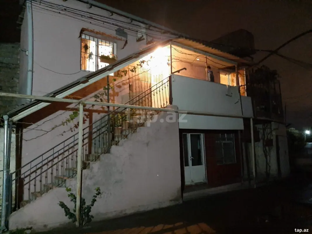 Satılır 5 otaqlı həyət evi 150 m²