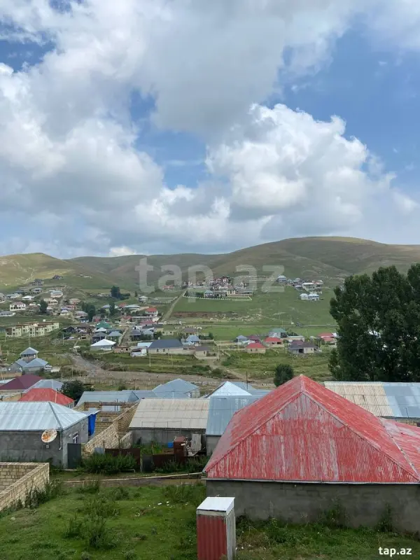 Satılır 9 otaqlı həyət evi 210 m²