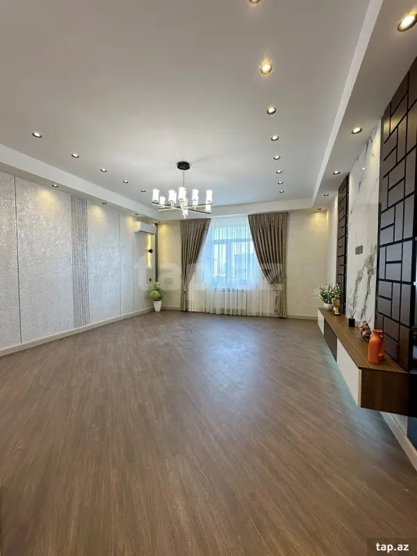 Satılır 3 otaqlı yeni tikili 135 m²