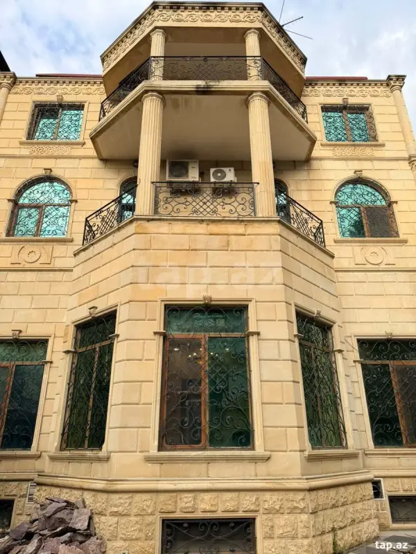 Kirayə verilir 12 otaqlı həyət evi 1000 m²