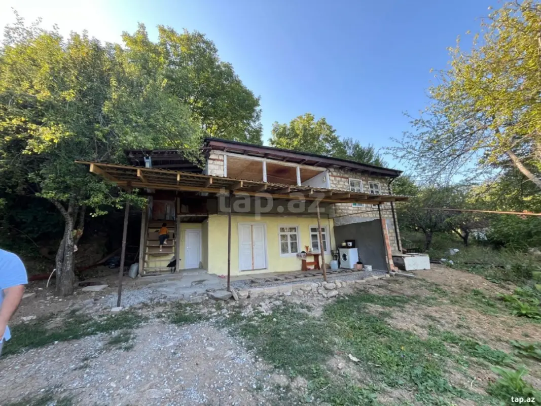 Satılır 4 otaqlı həyət evi 200 m²