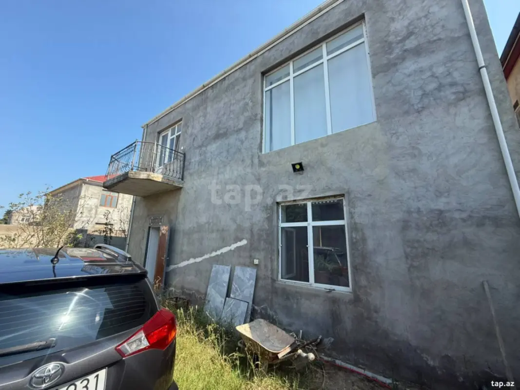 Satılır 5 otaqlı həyət evi 200 m²