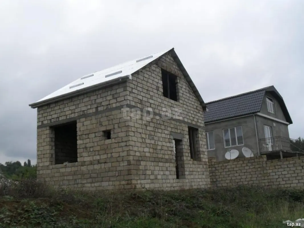 Satılır 2 otaqlı həyət evi 1200 m²