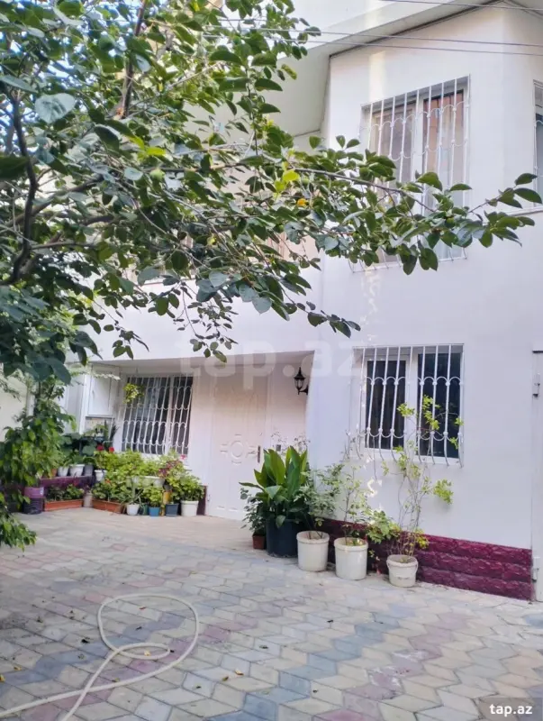 Satılır 7 otaqlı həyət evi 420 m²