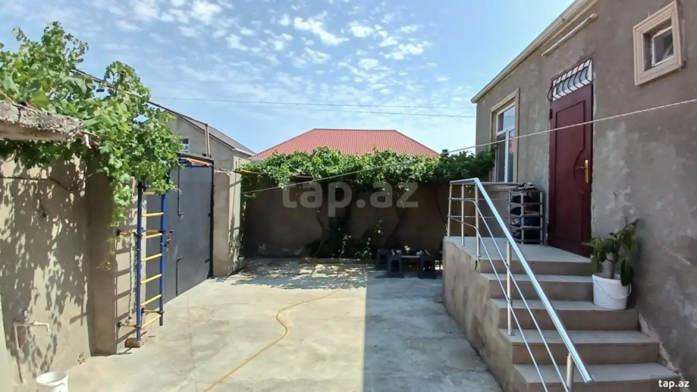 Satılır 4 otaqlı həyət evi 140 m²