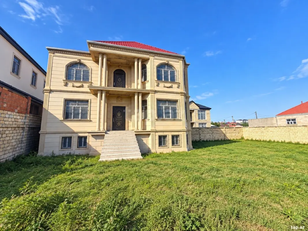 Satılır 9 otaqlı həyət evi 777 m²
