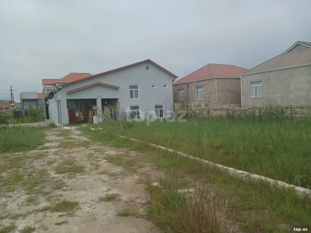 Satılır 4 otaqlı həyət evi 200 m²