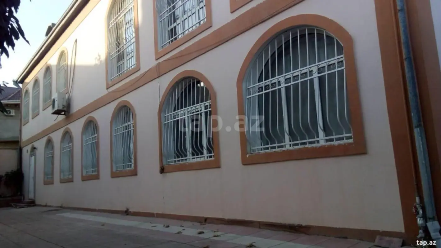 Satılır 7 otaqlı həyət evi 300 m²