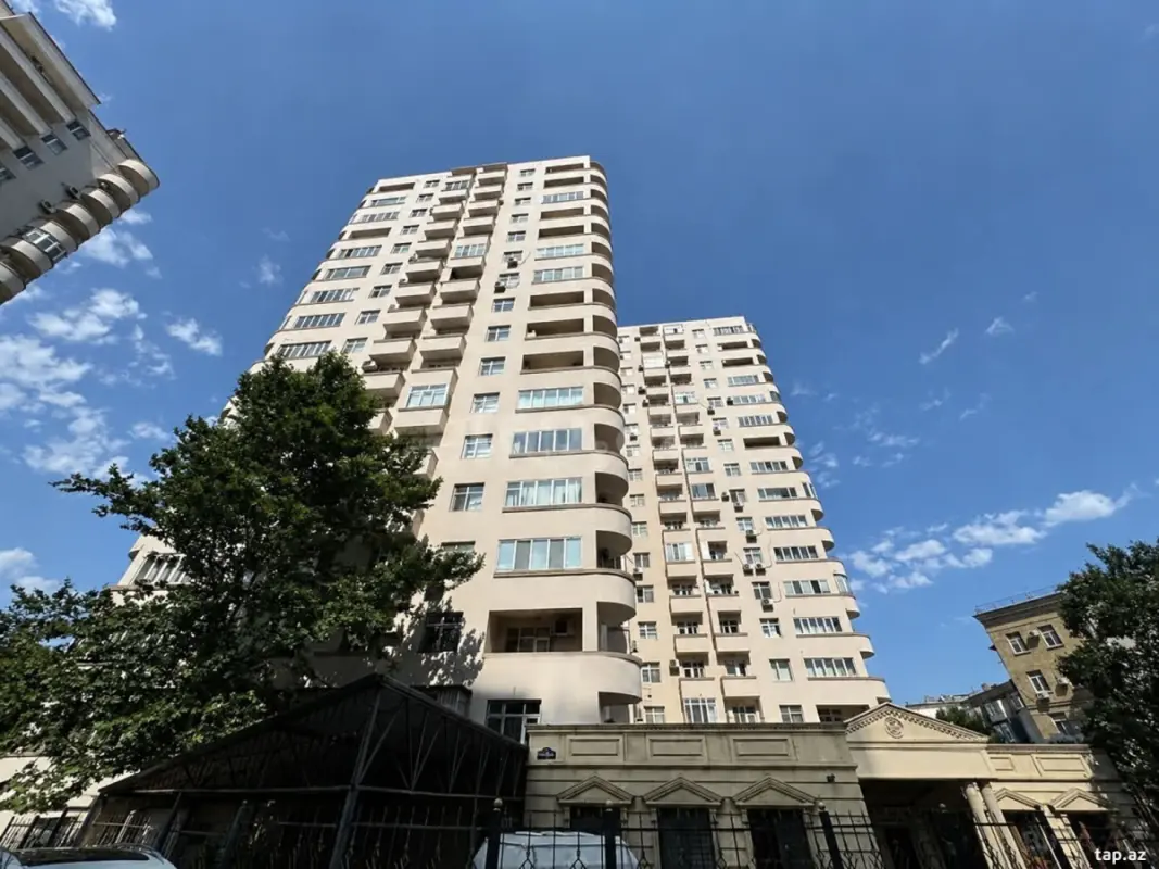Satılır 3 otaqlı yeni tikili 130 m²