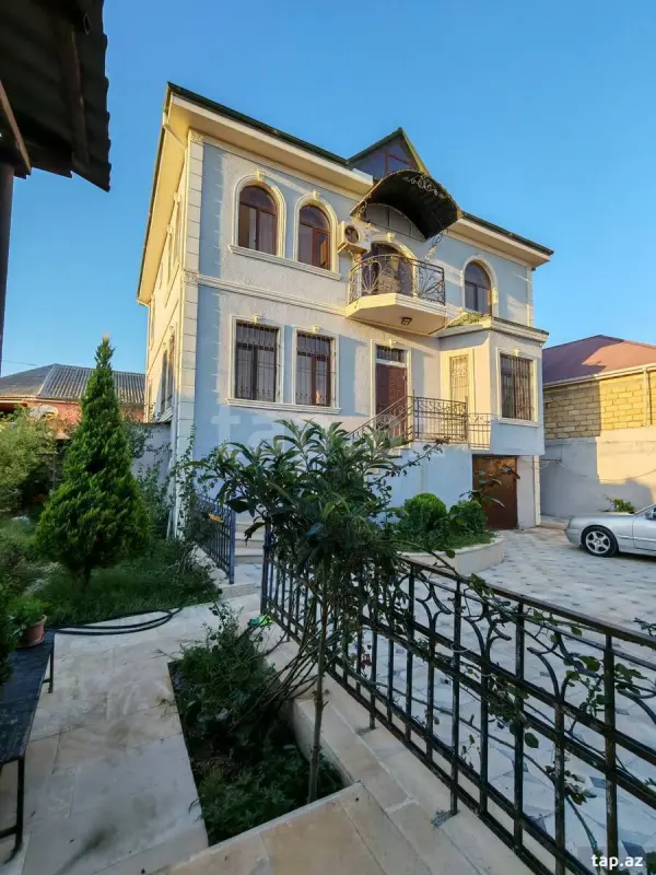 Satılır 6 otaqlı həyət evi 360 m²