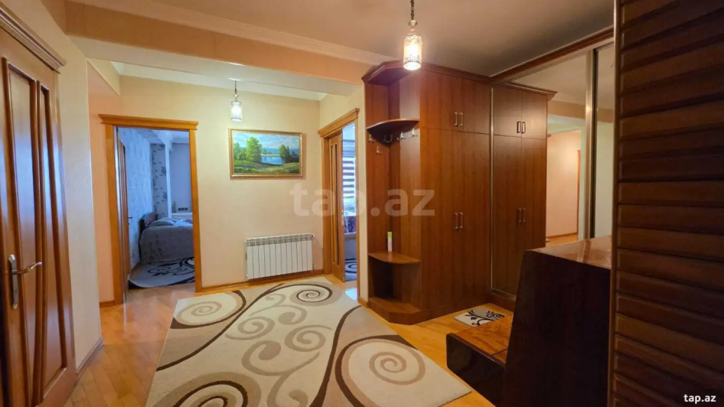 Kirayə verilir 3 otaqlı yeni tikili 140 m²