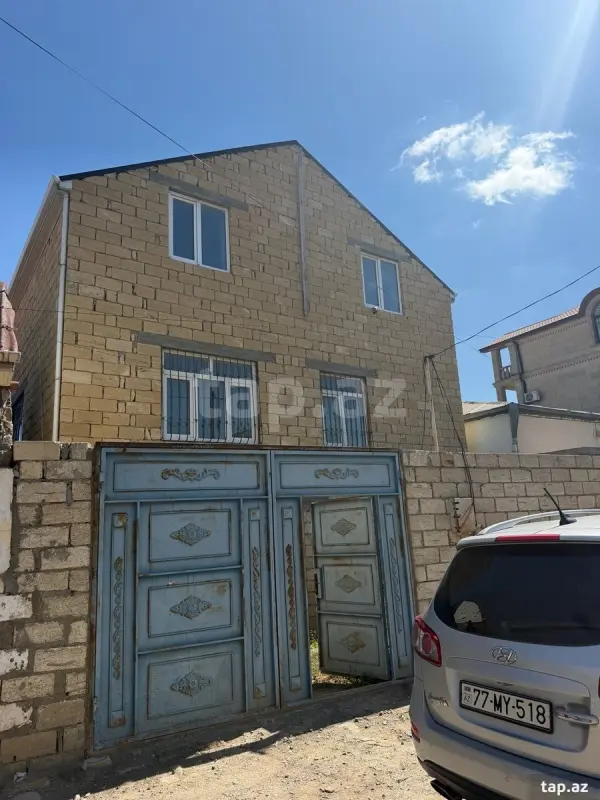 Satılır 8 otaqlı həyət evi 270 m²