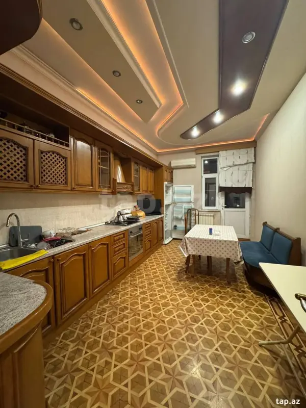 Kirayə verilir 4 otaqlı yeni tikili 175 m²