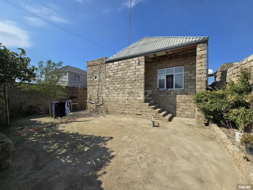 Satılır 3 otaqlı həyət evi 250 m²
