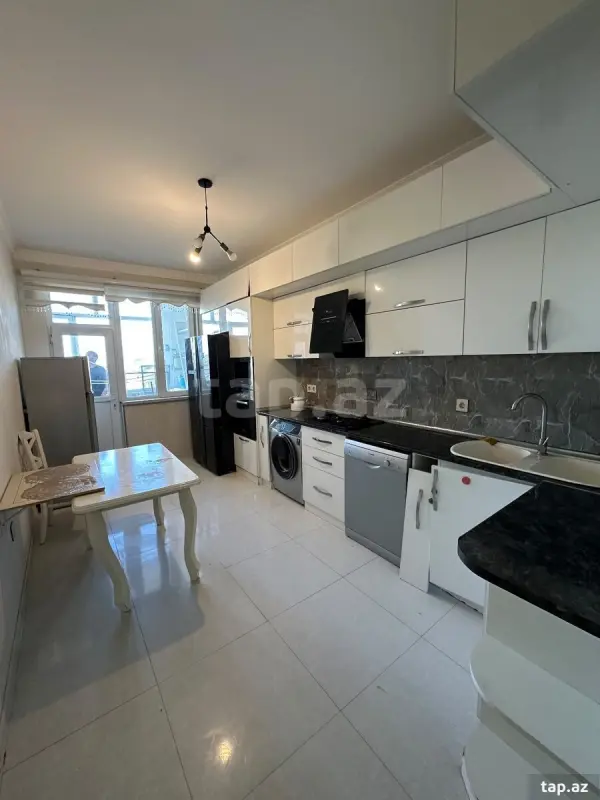 Satılır 3 otaqlı yeni tikili 135 m²