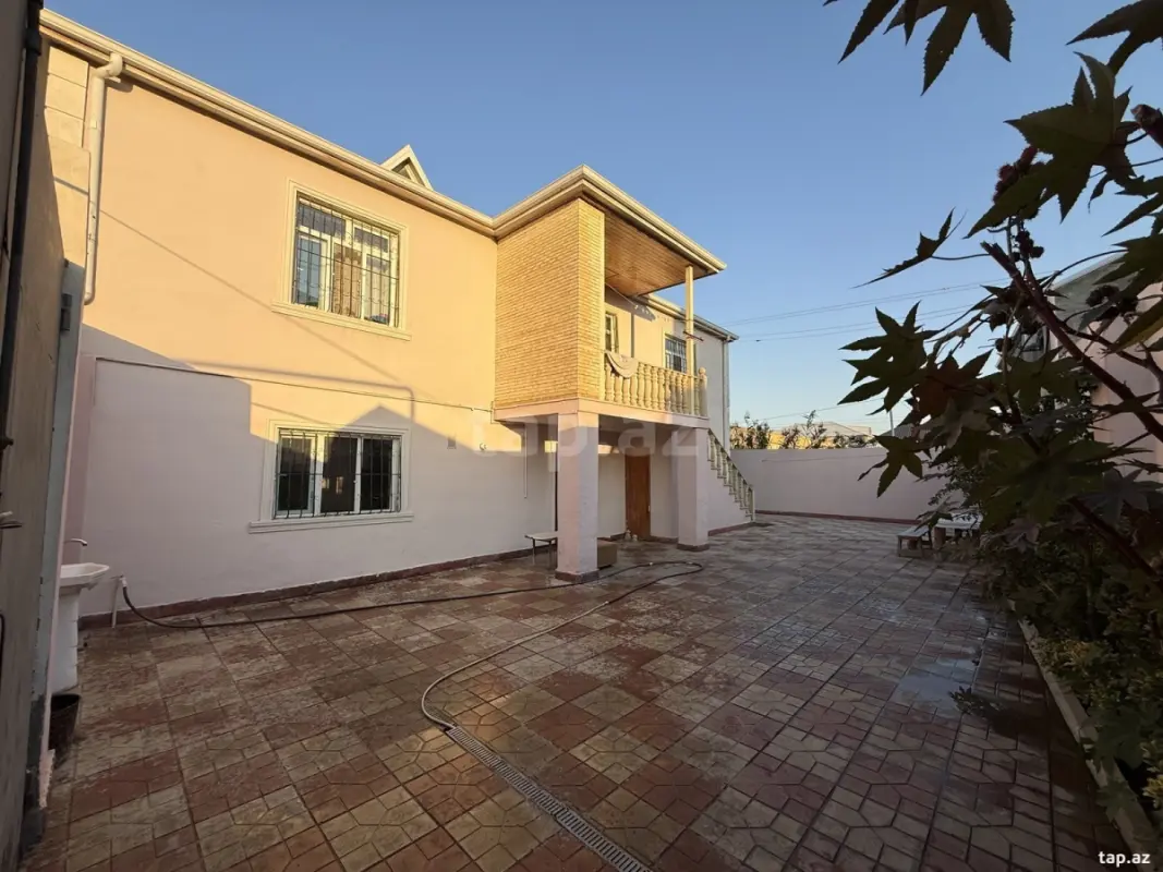 Satılır 8 otaqlı həyət evi 320 m²