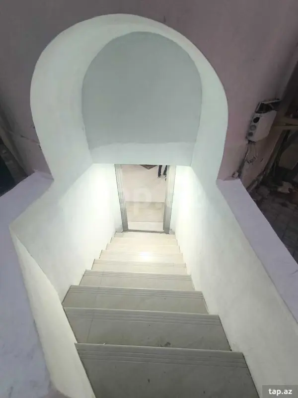 Kirayə verilir 4 otaqlı yeni tikili 220 m²