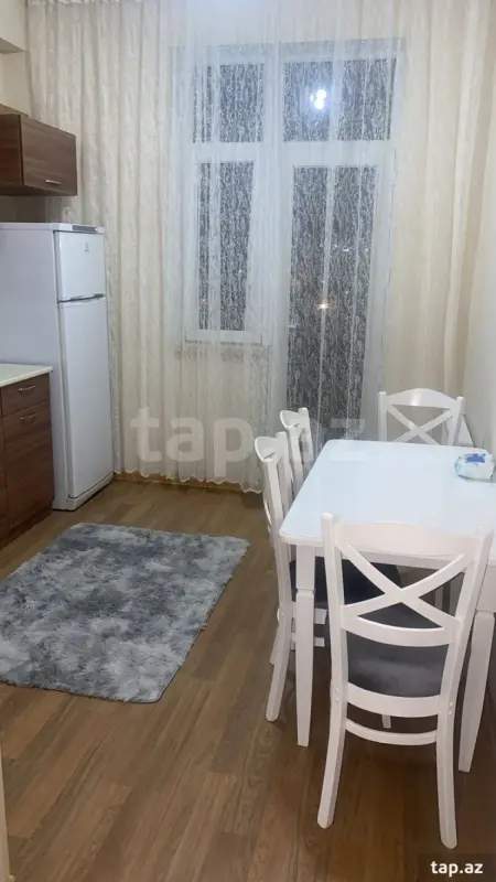 Kirayə verilir 4 otaqlı yeni tikili 100 m²