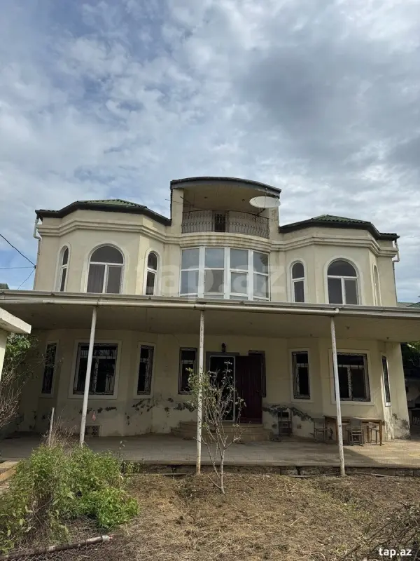 Satılır 7 otaqlı həyət evi 308 m²