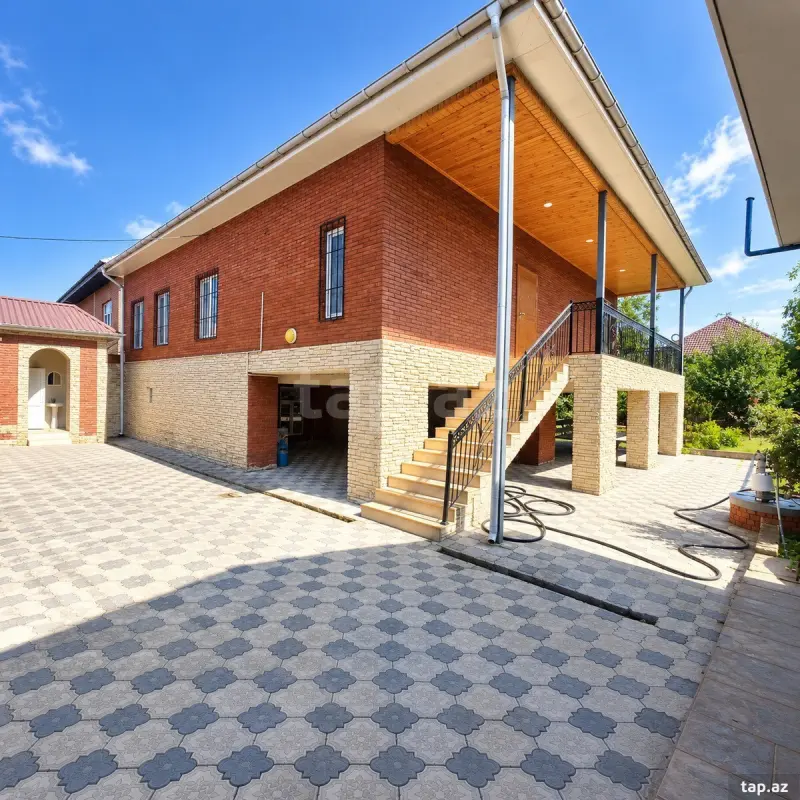 Satılır 6 otaqlı həyət evi 320 m²