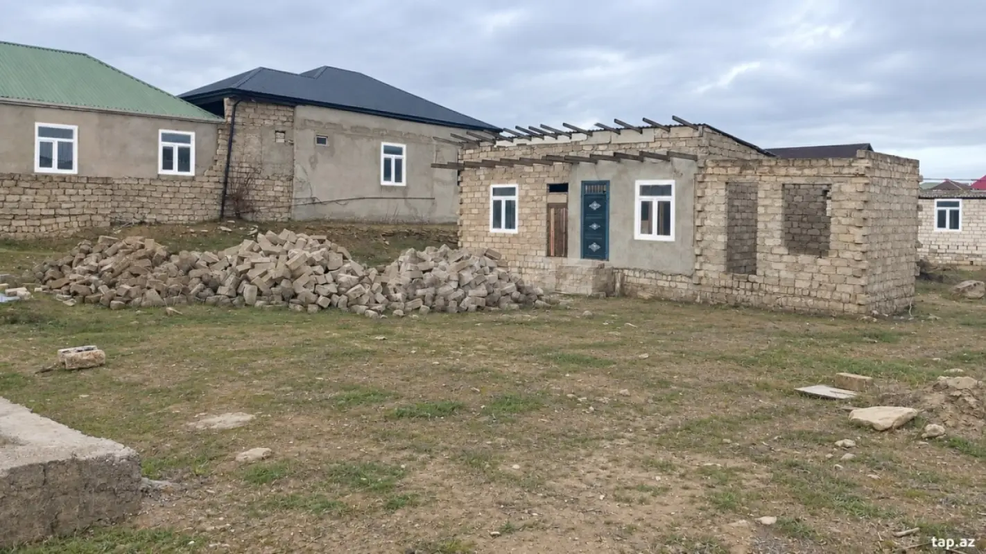 Satılır 3 otaqlı həyət evi 3000 m²