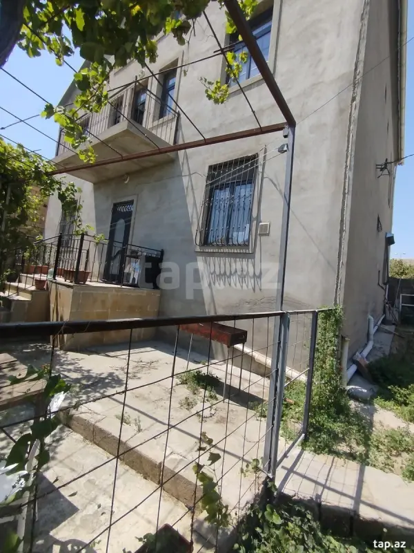 Satılır 6 otaqlı həyət evi 300 m²