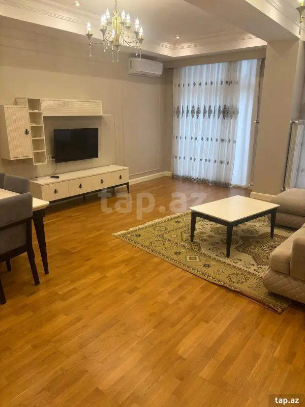 Kirayə verilir 3 otaqlı yeni tikili 135 m²