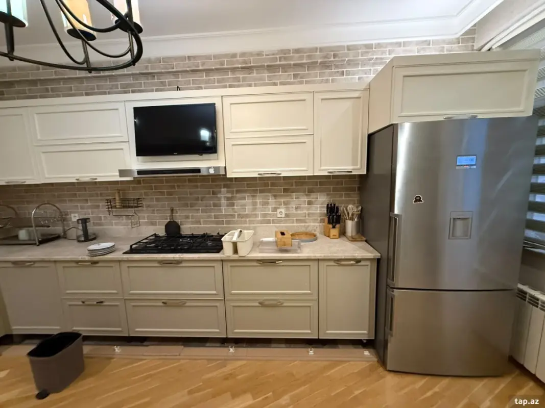 Satılır 4 otaqlı yeni tikili 150.4 m²