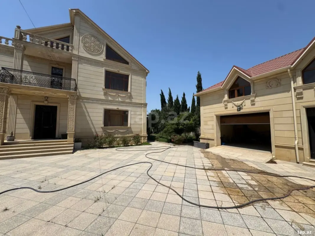 Satılır 8 otaqlı həyət evi 600 m²