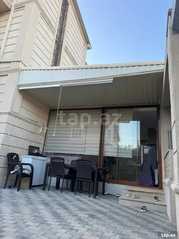 Satılır 8 otaqlı həyət evi 330 m²