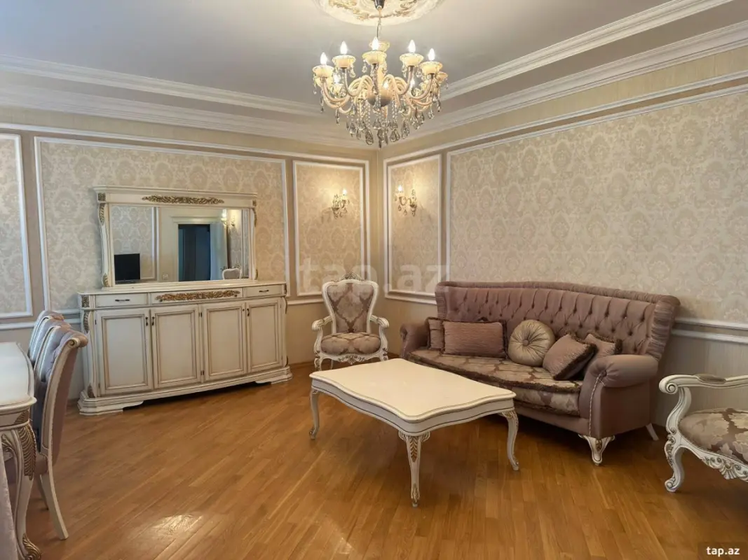 Kirayə verilir 3 otaqlı yeni tikili 130 m²