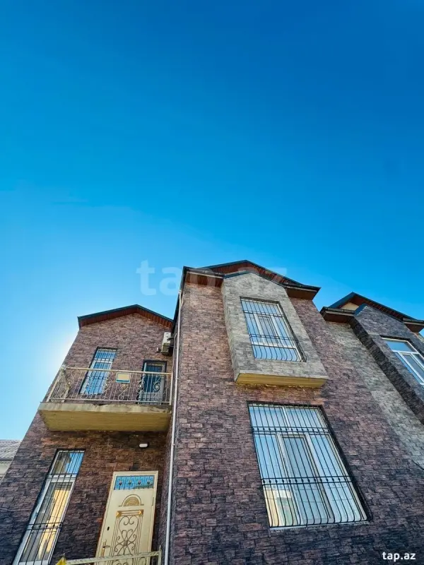 Satılır 5 otaqlı həyət evi 140 m²