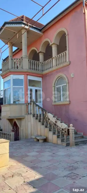 Satılır 6 otaqlı həyət evi 250 m²