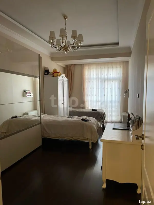Kirayə verilir 3 otaqlı yeni tikili 140 m²