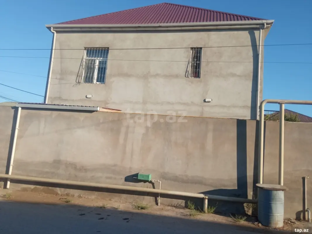 Satılır 6 otaqlı həyət evi 240 m²