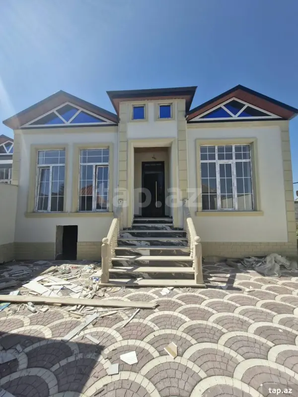 Satılır 4 otaqlı həyət evi 200 m²