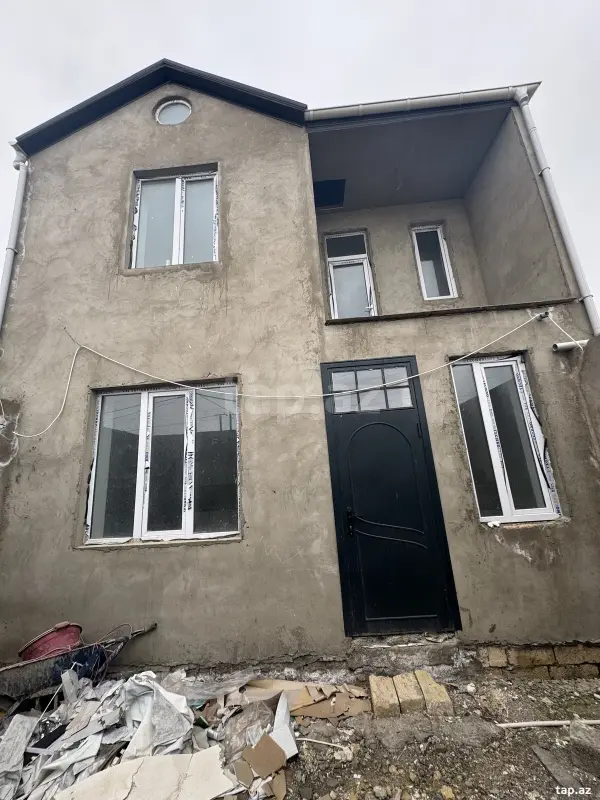 Satılır 5 otaqlı həyət evi 140 m²