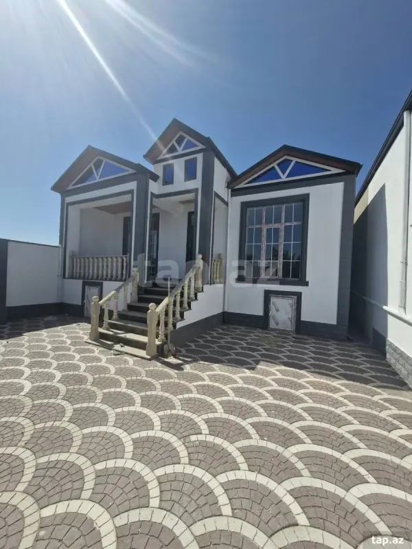 Satılır 3 otaqlı həyət evi 200 m²