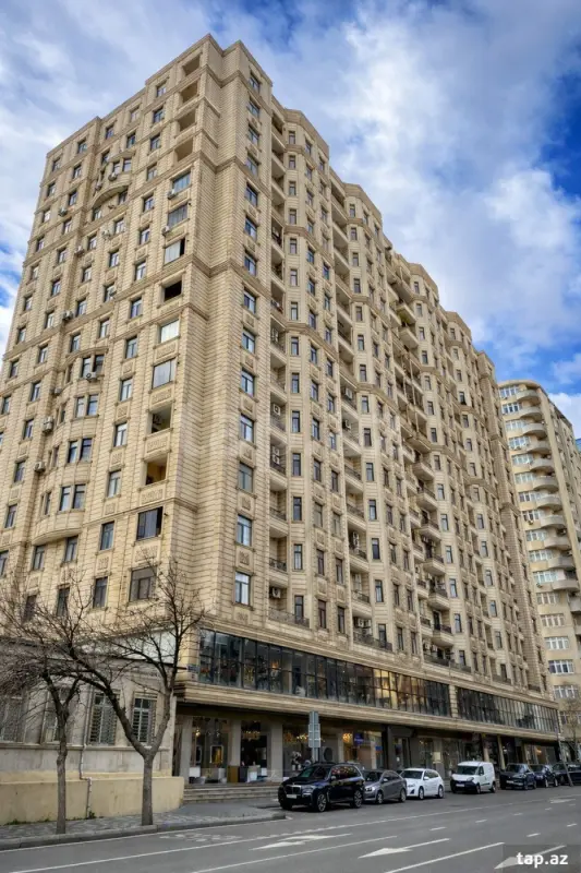 Satılır 3 otaqlı yeni tikili 138 m²