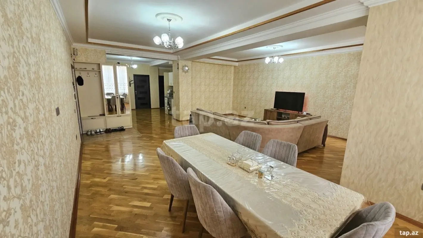 Satılır 3 otaqlı yeni tikili 130 m²