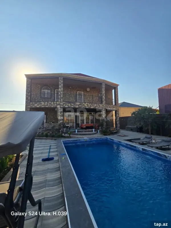 Satılır 6 otaqlı həyət evi 350 m²