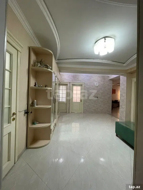 Kirayə verilir 3 otaqlı yeni tikili 168 m²