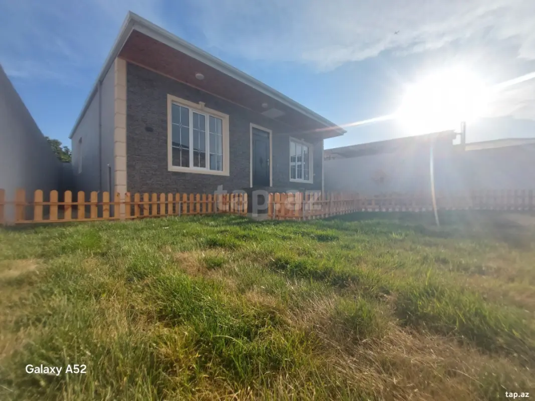 Satılır 3 otaqlı həyət evi 250 m²